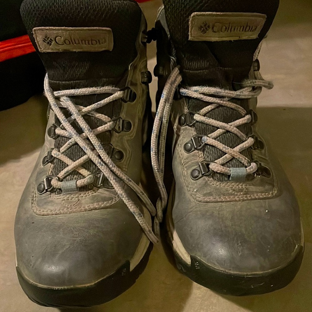 Columbia grey hiking boots- warerproof
